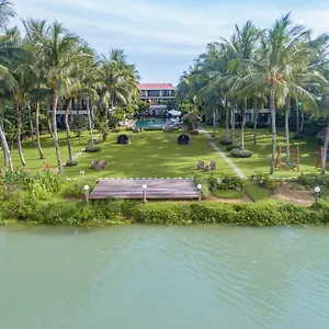 Emerald Riverside אתר נופש